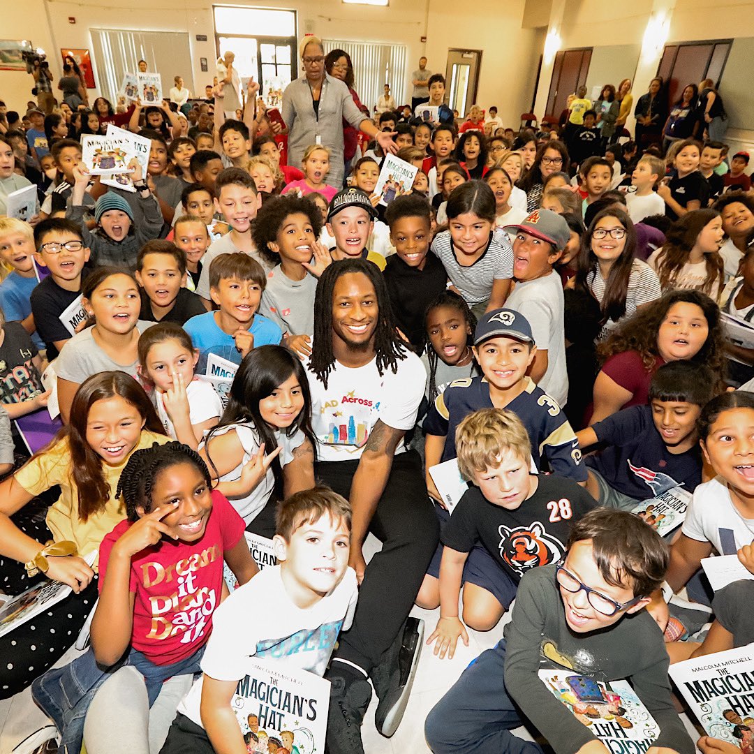 TG3II's tweet photo. Make a Difference Every Day‼️ Blessed to #ReadAcrossLA today with my brother @MalcolmJarod and spend time with all the kids. Special shout out to @pizzahut for the support. 🍕📚 @ReadWithMalcolm https://t.co/xu6yqaTRCh