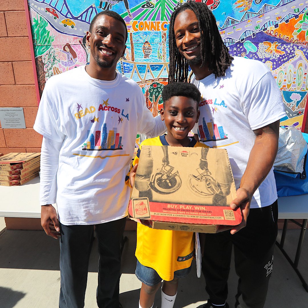 TG3II's tweet photo. Make a Difference Every Day‼️ Blessed to #ReadAcrossLA today with my brother @MalcolmJarod and spend time with all the kids. Special shout out to @pizzahut for the support. 🍕📚 @ReadWithMalcolm https://t.co/xu6yqaTRCh