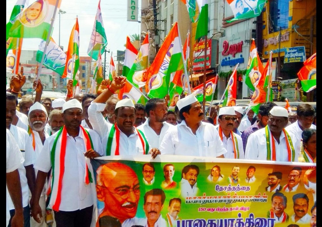 Hassan_tnpyc's tweet photo. Upon instructions of @KS_Alagiri ji #MahatmaGandhi #150yearsofgandhi padayatra for 7 kms yesterday in kallakuruchi by my youth Congress dyc saranraj and state GS Kamalakannan, state secy kannadasan. DCC @chinnasalethaar ji &amp; maniratnam ji joined us FYI @SanjaySDutt https://t.co/zgFeOibI0X