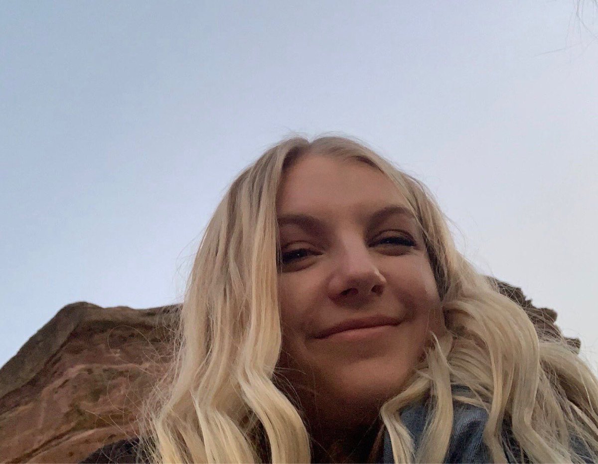 7273Nicole's tweet photo. How me and my double chin felt all night last night, best concert I’ve been to in a long time🤩 https://t.co/HqUxBKM4iH