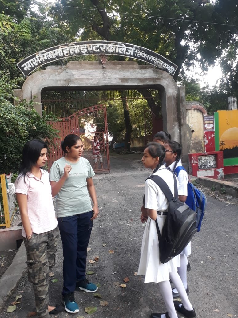 adgzonekanpur's tweet photo. @Uppolice #जोनलएण्टीरोमियों टीम द्वारा #kanpurnagarpol के सेठ आनन्दराम जयपुरिया स्कूल,एस0एन0 सेन बालिका विद्यालय,नगर निगम महिला इंटर कालेज व सेंट मैरी कान्वेन्ट हाई स्कूल में भ्रमण कर छात्राओं को @wpl1090,1098चाइल्ड हेल्पलाइन,@up100 के बारे में जानकारी दी गयी। @CMOfficeUP @dgpup https://t.co/bkufWzJUs8