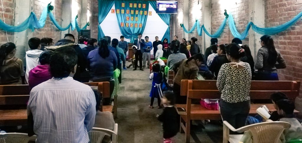 LuisMig06410733's tweet photo. Amigos y hermanos de la Iglesia Miraflores responden al llamado de nuestro Dios. 🙏💙
#LaGranEsperanza #2daNoche #RecibirLasBendicionesDeDios https://t.co/VI0U9o6DeQ