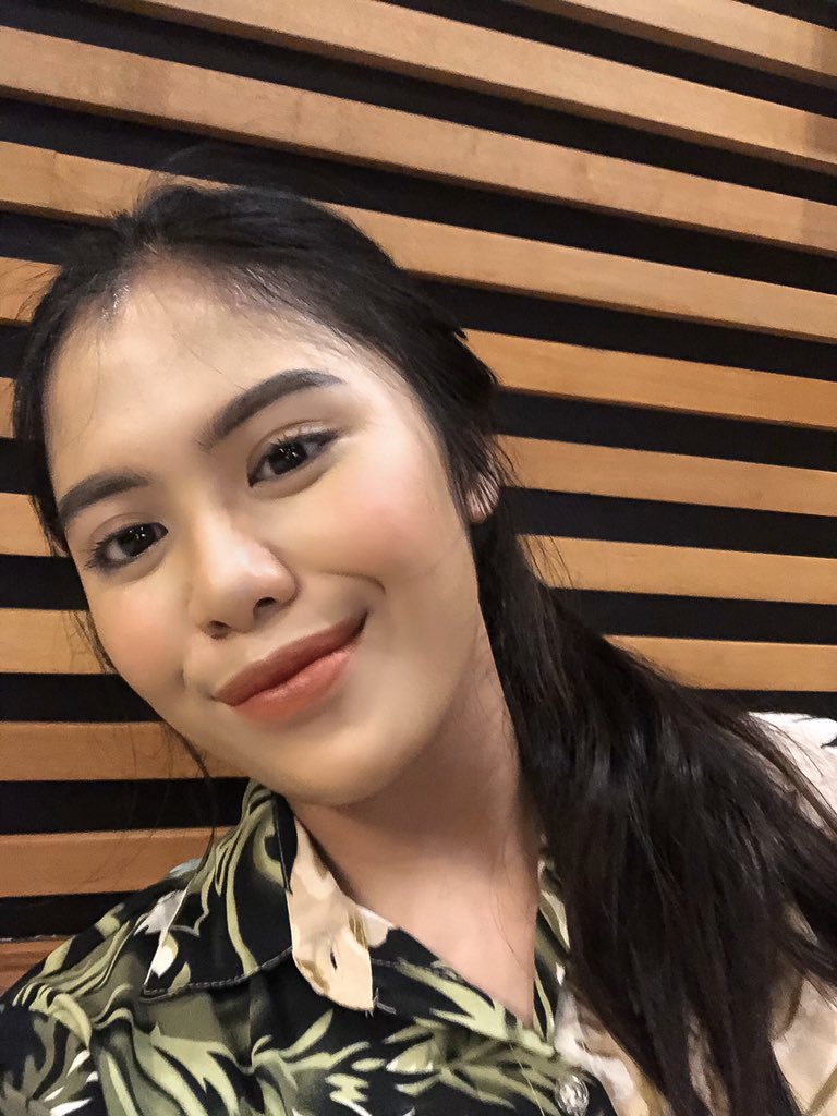 cudble's tweet photo. SENEENGG deh akhirnya ketemu lippie &amp; eyebrow pencil yg cocok buat ngampus seharian😝

3in1 Velvet Lipblush: LIGHTWEIGHT! warnanya CANTIIIK natural ala MLBB🥰 dapet rautannya jg! 8/10

Incredibrow: NEW FAV☺️very very blendable, baru 1x swatch udh se-NGEJRENG ITU SUKA BGT🥺❤️ 9/10 https://t.co/Nb79gGdfKz
