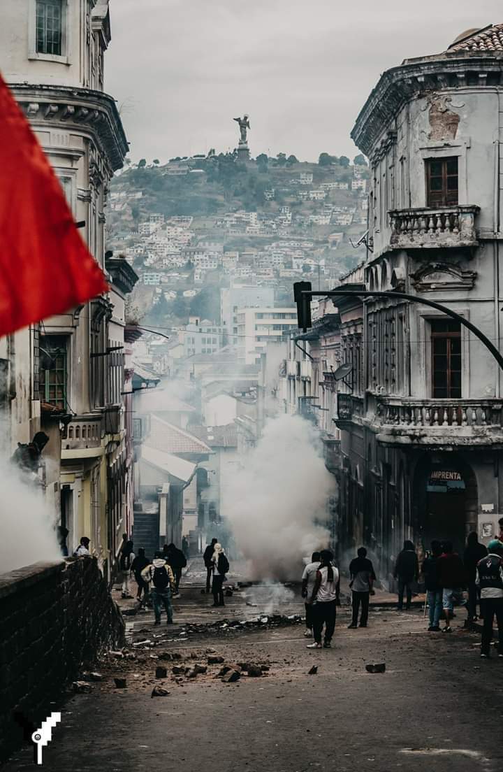 EveMxm's tweet photo. @maire_wink  la capital está así 😣
Hay tanques de guerra en las calles..y nadie habla de esto porque somos un país pequeño #Ecuador https://t.co/bfxN5u2z5U