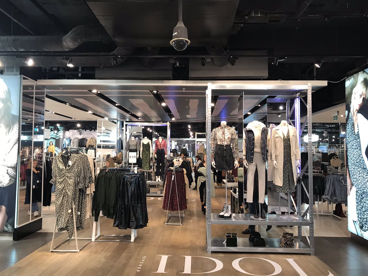 Amazing day <a href="/Topshop/">Topshop</a> <a href="/Topman/">TOPMAN</a> Oxford st London store! Our biggest flagship store, huge operation, fantastic product, managed by a brilliant team! Well done and thank you for having me. #london #Flagship #awesometeam
