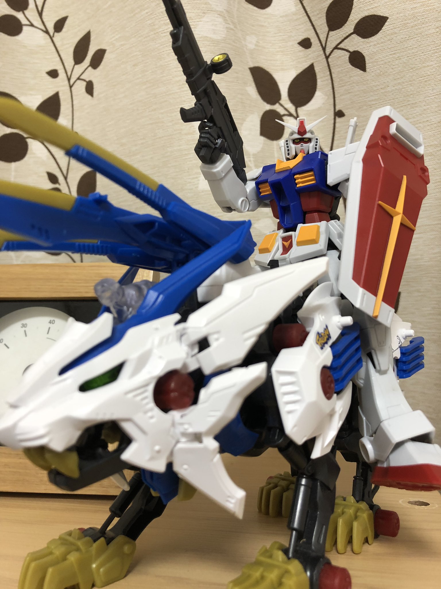 エイイチ 息子のゾイドと私のガンダムの相性が神クラスだったので描いてみた 久々の写真トレース 楽しかった ガンダム ゾイドワイルド ゾイド 写真トレース T Co Qdt4vc1kir Twitter