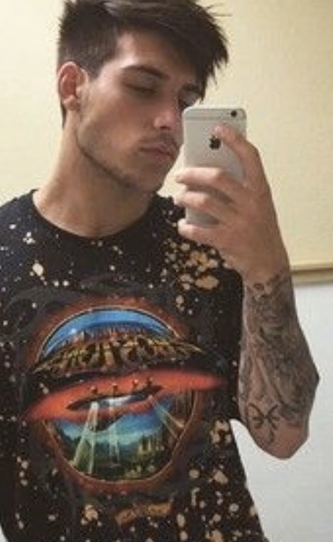 Asher___18's tweet photo. Not being able to sleep sucks -mayhem https://t.co/Xuji4L5lTX