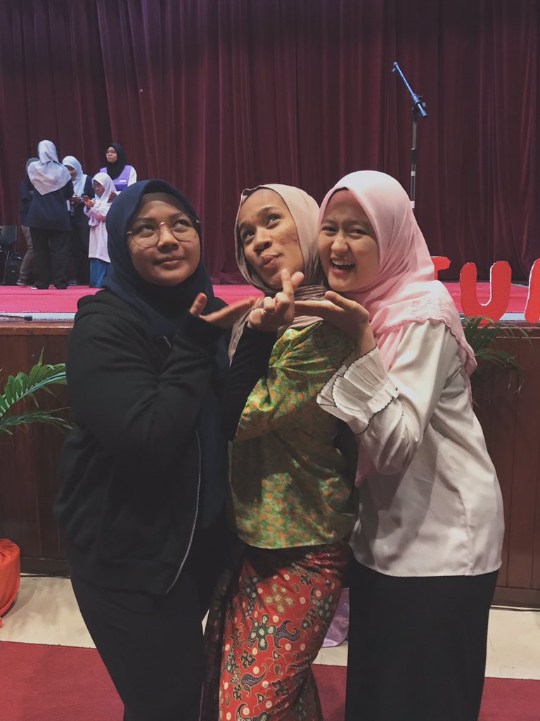FirzanaRedzuan's tweet photo. #Terasing Day 1 done & dusted! โ
Cayunk teman teman for coming on a weeknight. Levyu to bits โค๏ธ
Walk in still available fam, not too late to buy your tickets for tonight. @juraganpentas
LAST DAY OK! https://t.co/GmhpB03UaZ