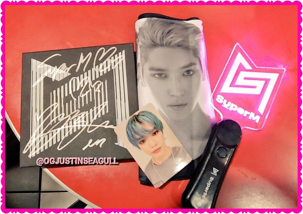 OGJustinSeagull's tweet photo. @superm I was honored to have been at the first EVER performance of SUPERM here in LA! Thank you so much for all the memories and to Taeyong for signing my album at the Fan Sign!
BEST 2 DAYS EVER!
@superm #SUPERM #SuperM_Jopping #SUPERMSHOWCASE #SUPERMINLA #SUPERM_US_DEBUT https://t.co/uwOK6phmou