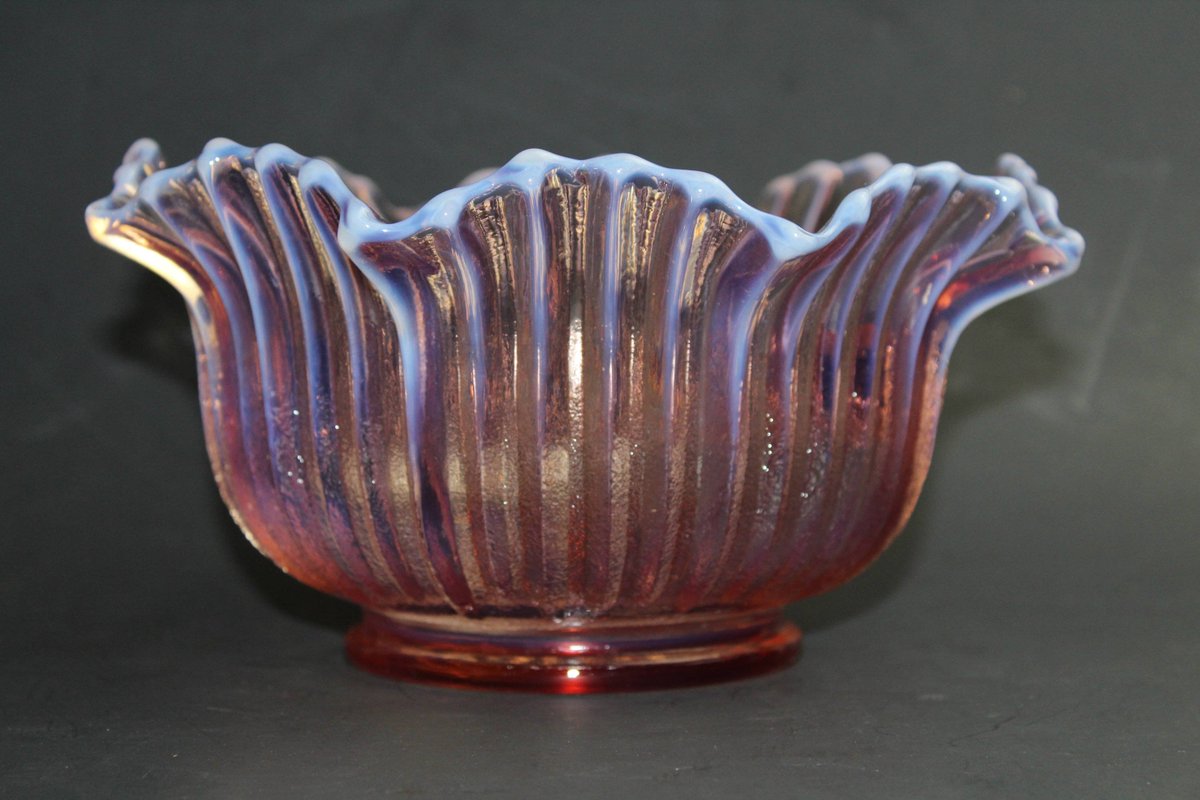 Wisdom_Lane's tweet photo. Vintage 1950s L E Smith Glassware Serving Bowl Cranberry With White Opalescent Ruffled Rim Ribbed Pattern https://t.co/r2O5dS2WvX #WisdomLane #RibbedPattern https://t.co/8sPLwXAuPU