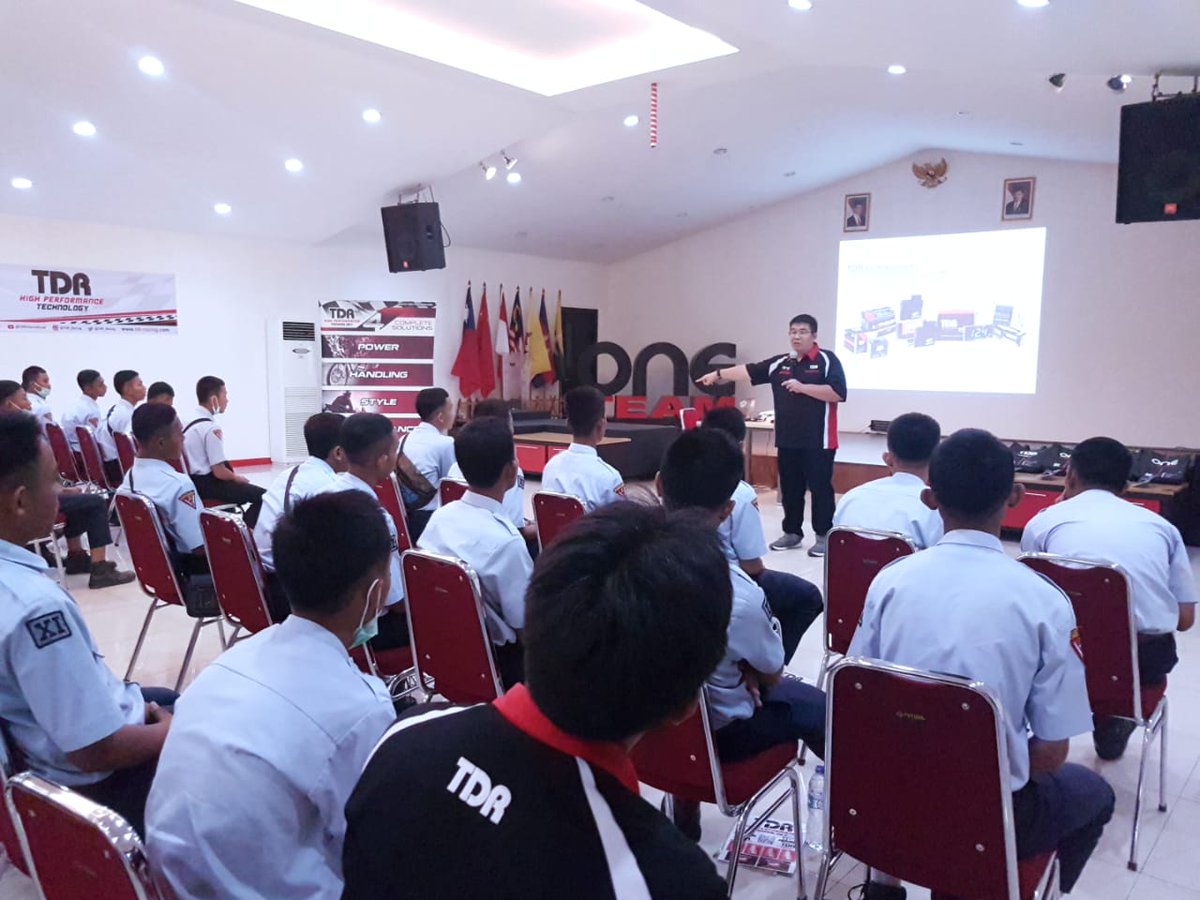 oneteamnetwork's tweet photo. Visitation from SMKN 1 Kersana Brebes, Teknik Kendaraan Ringan on October 9th, 2019 at TDR Technology Center.
.
#TdrOneTeam #HighPerformancePeople #EmpoweringHighPerformance https://t.co/4oHrs8UhqY