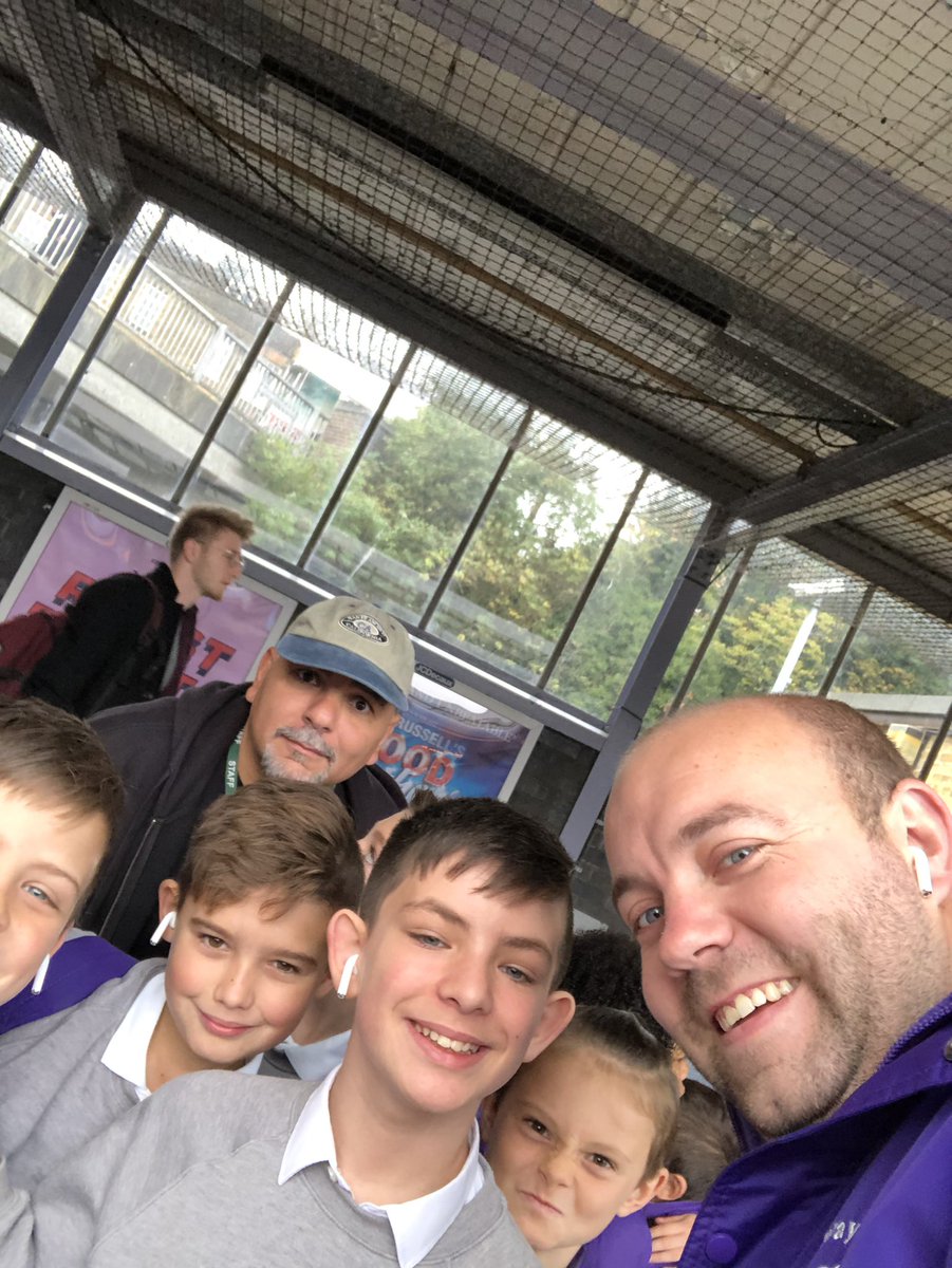 MrWayfield's tweet photo. The Airpod Team. Sharing audio through @AppleMusic @AppleEDU #AppleDistinguishedSchools #ADS2019 #AppleEDUchat #PrimaryProms https://t.co/HTqfKt6N0Z