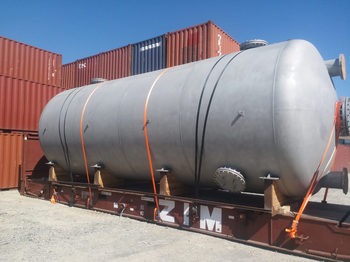 Our special equipment team loaded 6 water tanks from Izmir to Ashdod on flat rack containers after completing their lashing formalities.
Proje ekibimiz 6 adet su tankının flat rack konteyner üzerinde lashing işlemlerini tamamlayarak İzmir’den Ashdod’a yüklemiştir.