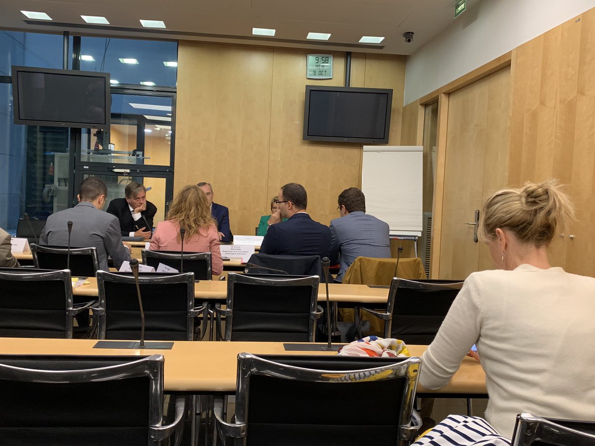 CIsaacSibille's tweet photo. 🏛🖌 - Avec mon collègue @JCGrelier , nous recevons pour notre seconde audition du groupe d’études #prévention en #santé, la @mutualite_fr, les équipes de Dominique #Libault, @InseeFr et François Écale sur le financement de la perte d’autonomie. https://t.co/1EZb6C1g33