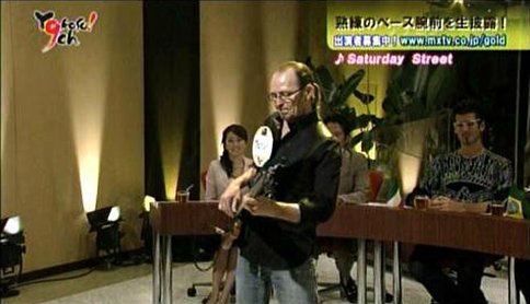 WayneJonesAudio's tweet image. Crazy memories from 2010. Appearance on MXTV showcasing visitors to Japan who play unusual instruments.

Promotion in Japan for newly released CD “Saturday Street”.
wayne-jones.com/music/saturday…

Philip Woo, on keys, put a band together for a club gig in Tokyo