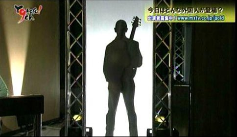 WayneJonesAudio's tweet image. Crazy memories from 2010. Appearance on MXTV showcasing visitors to Japan who play unusual instruments.

Promotion in Japan for newly released CD “Saturday Street”.
wayne-jones.com/music/saturday…

Philip Woo, on keys, put a band together for a club gig in Tokyo