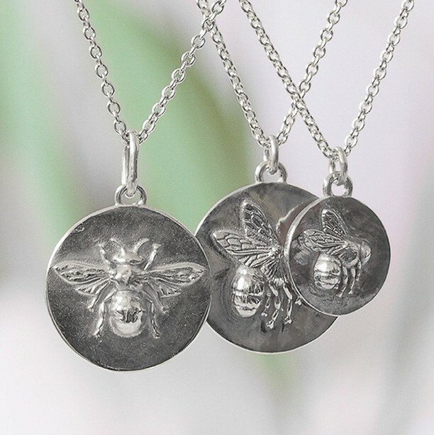 The bumblebees might be taking a nap until next summer but that doesn't mean you can't wear the summery goodness.⁠ .⁠ .⁠ .⁠ .⁠ .⁠ #beejewellery #bumblebee #summerjewellery #coinnecklace #layeringnecklace #silverjewellery #delicatejewellery ift.tt/33jlJbs
