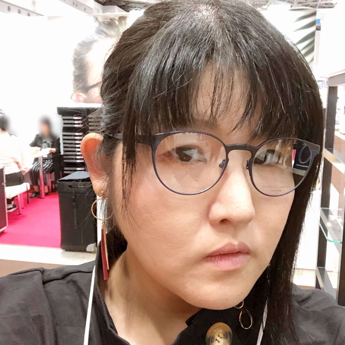 neku07's tweet photo. 今回はメタルフレームが増えましたね。日本とは違う、やはりデンマークブランドならではのカラーリングが見ていて楽しい♬当店ではメガネ初心者の方からの人気がとても高いブランドなんですよ。
#IOFTオフィシャルインフルエンサー #国際メガネ展 #prodesigndenmark https://t.co/LDusBVZJfL