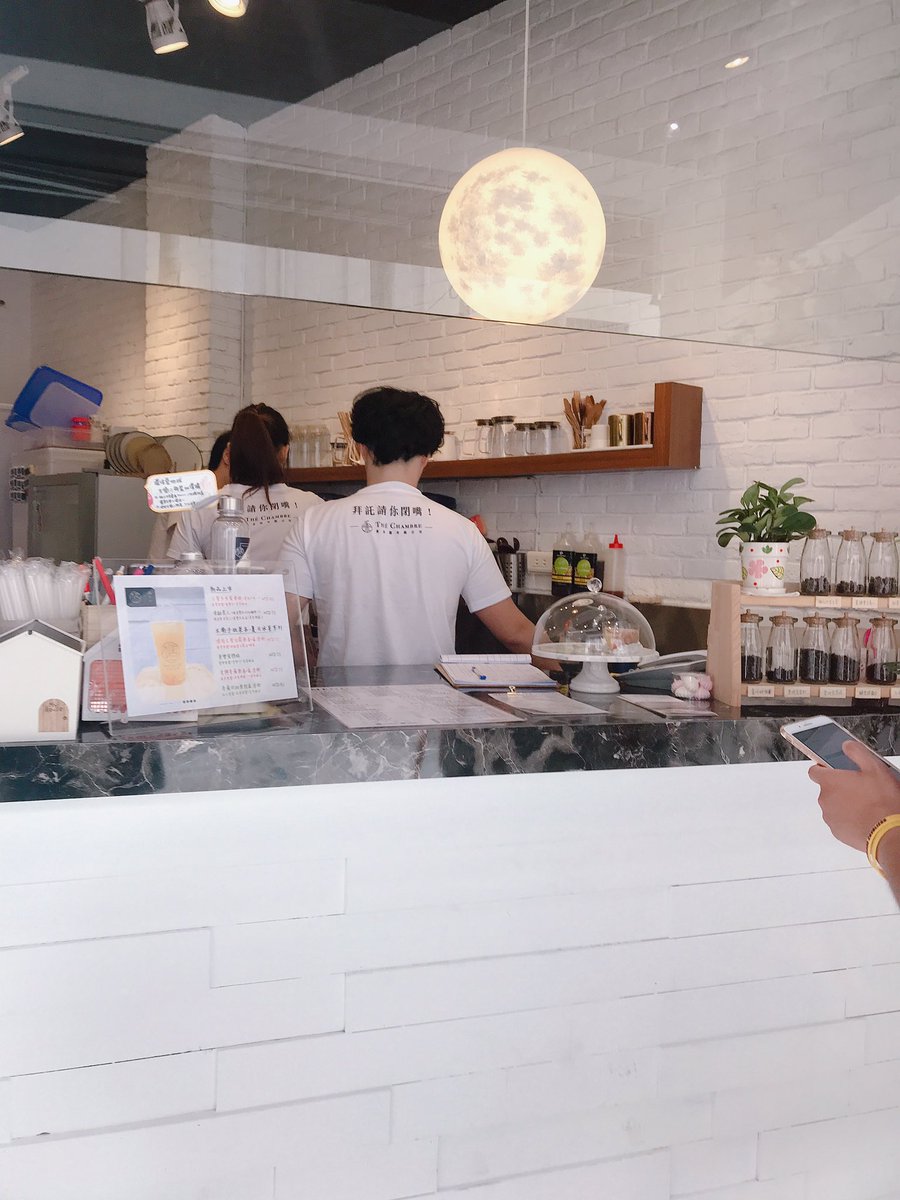 poooo_chu's tweet photo. 在櫃檯點完手搖，店員一轉身，嘉義二十七萬人都沈默了wwwwwwwwwww

#今天很嗆是吧jpg https://t.co/lecIUCJIPU