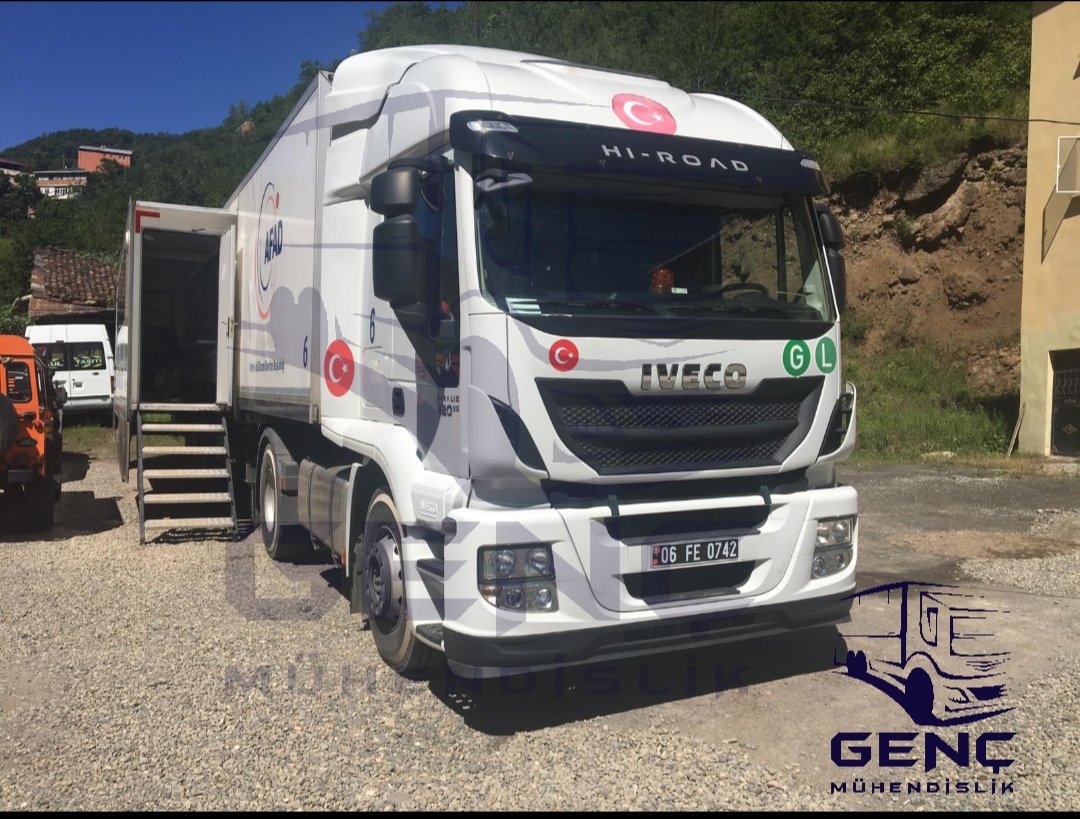 GencMuhendislik's tweet photo. Trabzon AFAD Başkanlığı bünyesinde görevde olan mobil koordinasyon aracının tamir bakım ve onarım sonrası Trabzon/Araklı sel felaketinin yaşandığı bölgede görevde . https://t.co/TprYPK0WfZ