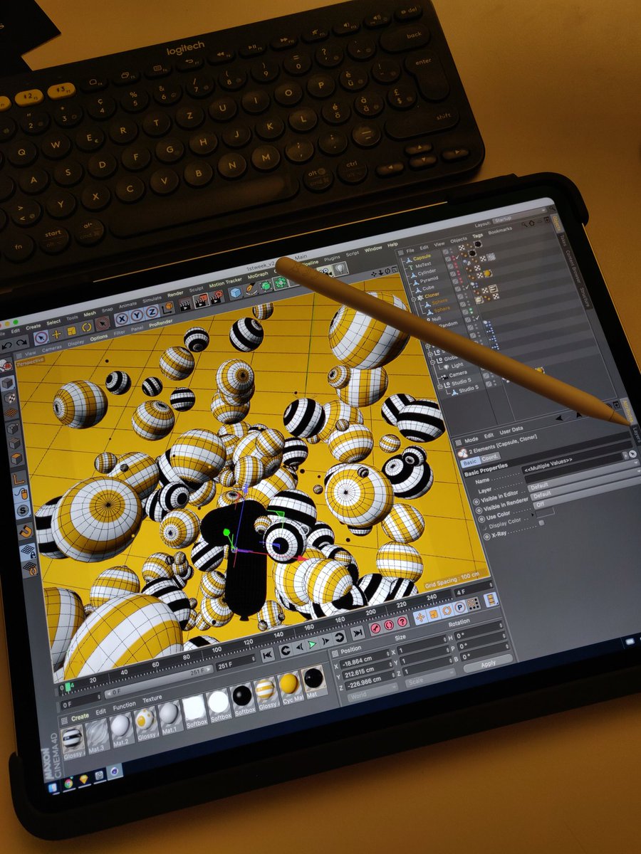 MathieuCroset's tweet image. Cinema 4d on iPad pro with Mac OS Catalina, impressive! No lag, wireless, perfect touch integration 🎉