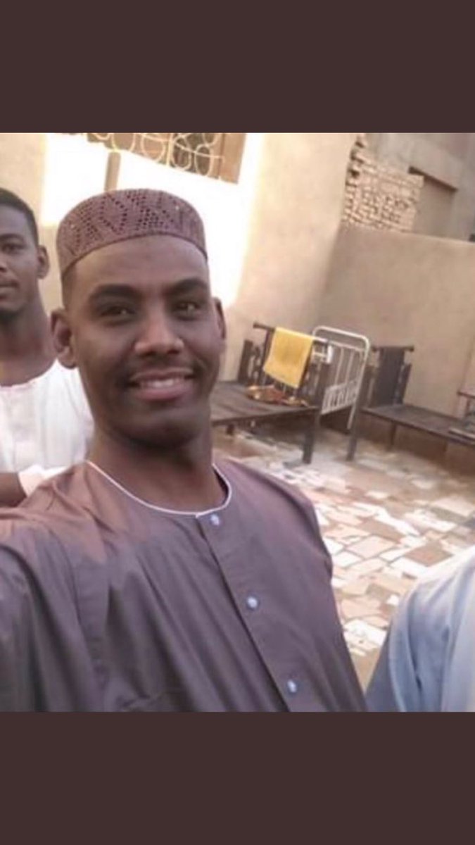 abdu852666's tweet image. الشهيد عثمان عابدين

عثمان من الشهداء الي ما اخدو حقهم إعلاميا  واغلب الناس ما بتعرفو عثمان دا ود خالتي عثمان كان يومي بجيب حافظات المويه والعصير وبجيب حافظات الفطور للصائمين في القياده يوم ٢٩ رمضان طلع يجيب حاجات الفطور عشان يجهزها ويوديها القياده وقت الفطور  لمن جا راجع البيت