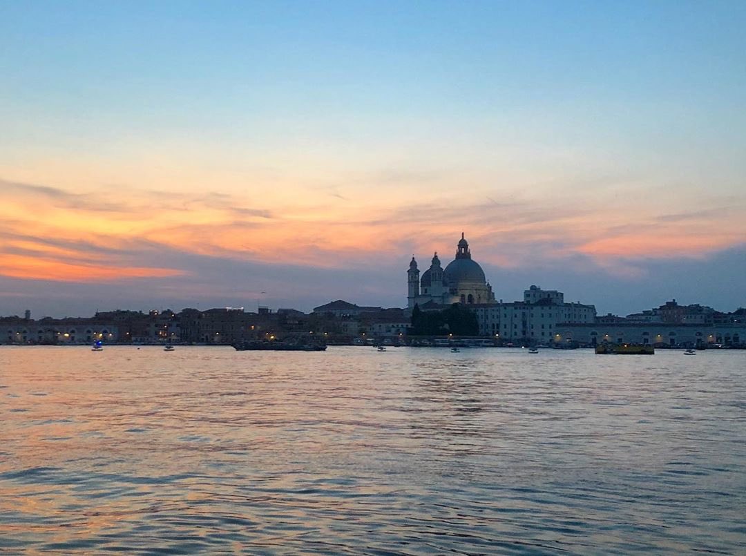 Rebeka Amala La Vita Cosi Com E Amala Pienamente Senza Pretese Amala Ogni Volta Che Nasci Ma Non Amare Mai Senza Amore Non Vivere Mai Senza Vita M T C Versinliberta