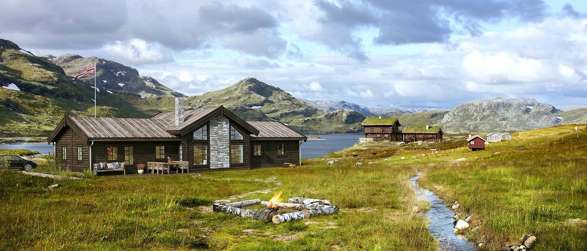 BoligPartner's tweet photo. Tenk deg å kunne nyte fritiden din mellom fjellvann og vidder. Det ligger mange gode opplevelser og store muligheter i en hyttedrøm, og vi hjelper deg gjerne med å finne den optimale hytta for akkurat deg og din familie 🌟 Se våre hytter her: https://t.co/NGizEge8vg https://t.co/QbJs4VGyMl