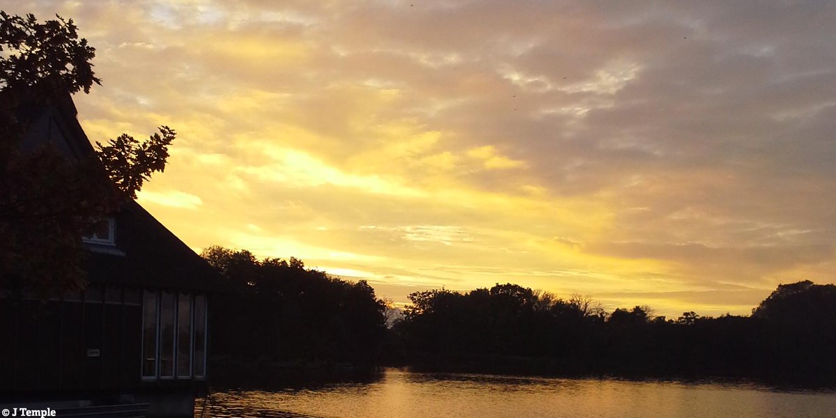 If you can leave work on time this #MentalHealthAwarenessWeek, keep an eye out for the sunset – the sun sets before 6.30pm now, and Norfolk has some fantastic skies! 🌅 Tweet us your photos if you get any 📷