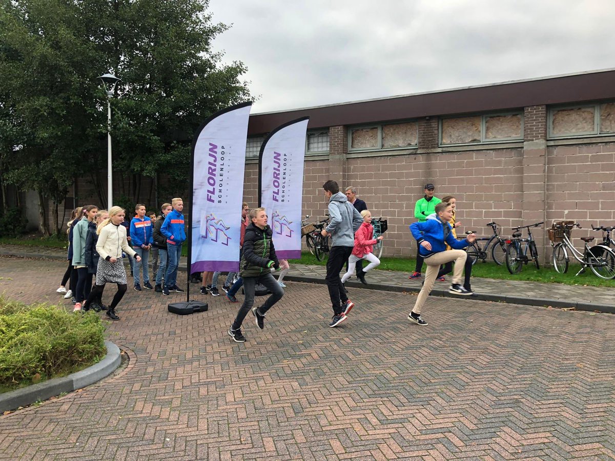 FlorijnLoop's tweet image. Woudenbergse basisscholen zijn weer gestart met de voorbereiding op de Florijn Scholenloop. Plezier staat voorop tijdens de clinics en hopelijk verschijnen er op 4 januari zoveel mogelijk enthousiaste kinderen aan de start van de Scholenloop!