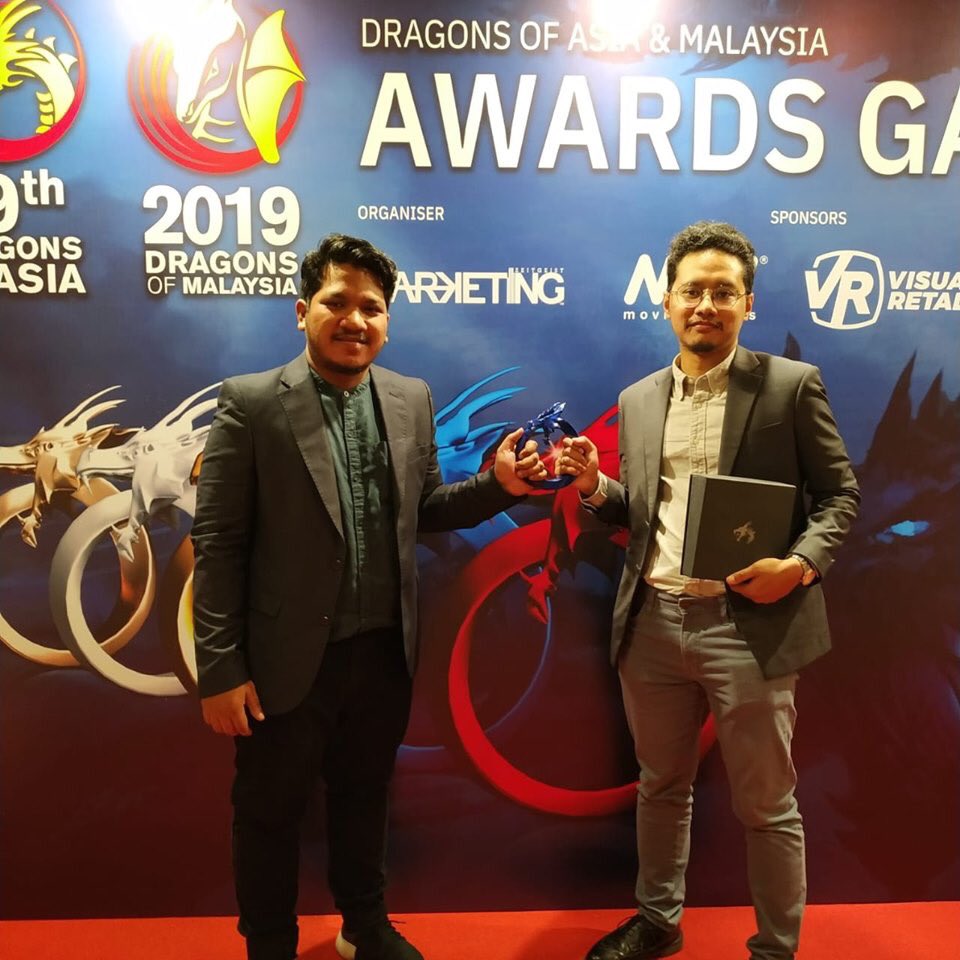 yogaadh's tweet image. #Berakar menang #DragonsofAsia untuk Sprite #pilihyangjernih &amp;amp; Demokreatif #KaryaAdalahDoa Kontribusi di pemilu kemarin untuk persatuan Indonesia, karena “the lone wolf dies, but the pack survives.” 
Bersulang buat House of Berakar, the things we do for love. #NoBokis