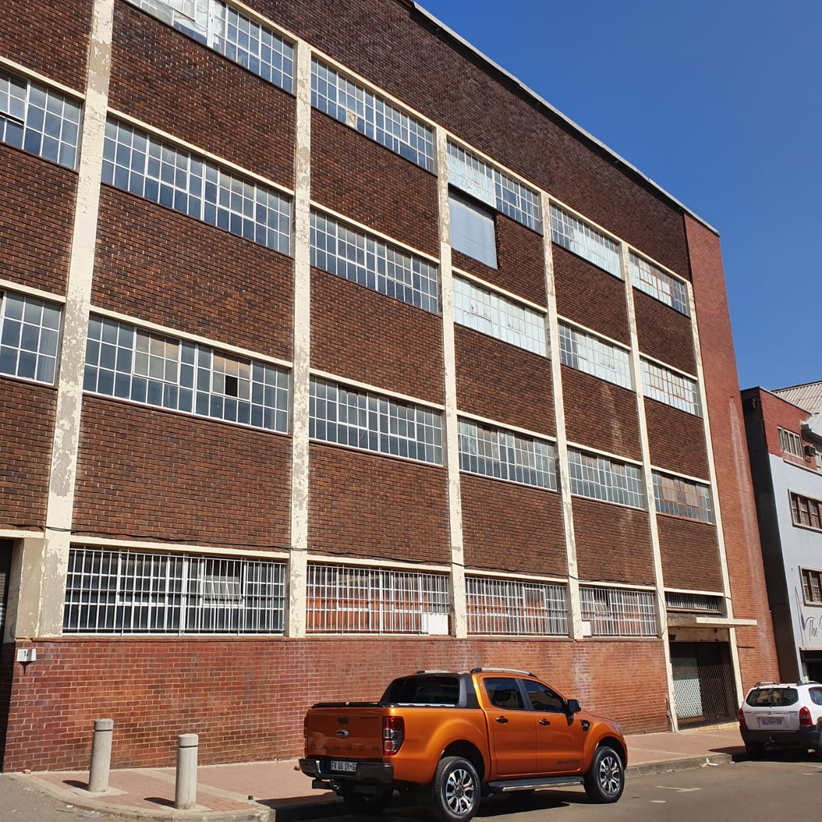 TargetReal's tweet image. ELLIS PARK/NEW DOORNFONTEIN – Commercial/Industrial Property For Sale
The property comprises of 10 stands covering almost an entire block made up of different buildings
There are lifts as well as goods lifts in most of the buildings
Jenny on 082 850 7171 or 011 440-7373