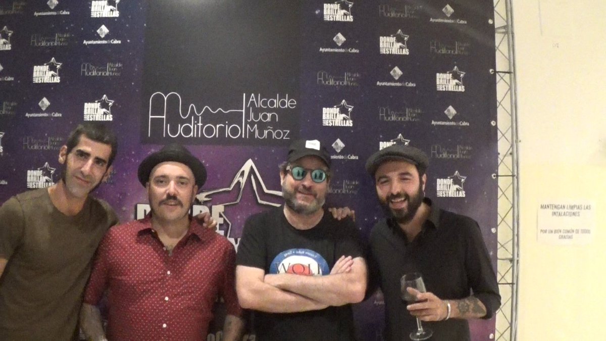 Alyanovafuture's tweet photo. Queridos artistas y amig@s, 
los conciertos en directo también se viven en el PHOTOWOLF,
vuestro arte y simpatía la tenemos también fuera del escenario en momentos que siempre recordaremos.
👏👏👏👏👏🤩🤩🤩🤩😎😎😎
#lolaindigo #sidecars #camela #lafarandula  #loswolf #photowolf https://t.co/f7hFF4ykQV