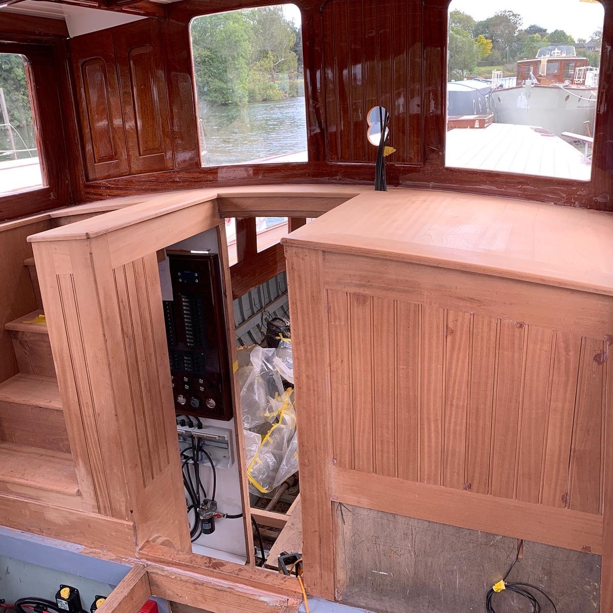 Breda1931's tweet photo. When little ships are slowly being put to winter sleep lots happening in the wheelhouse @DennettBoat to be ready for #dunkirkreturn2020 #adls #boatrestoration #dunkirklittleships #woodenboatrestoration #mahogany #walnutwood #carpentry #varnish #woodvarnishing #joinery https://t.co/Ve3k0USfEL