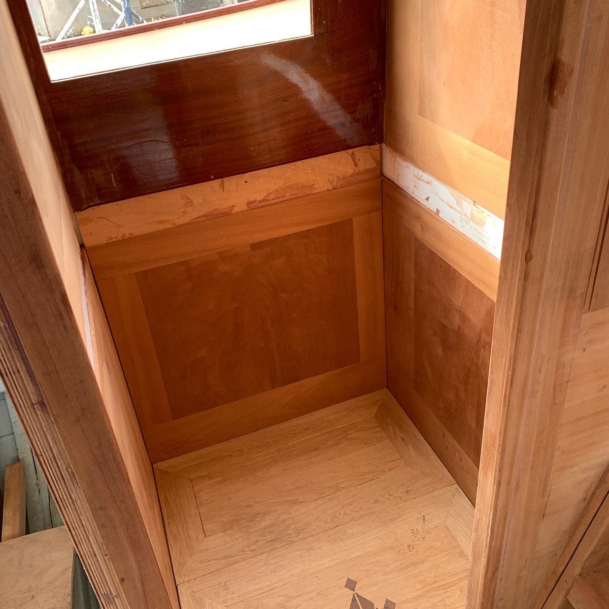 Breda1931's tweet photo. When little ships are slowly being put to winter sleep lots happening in the wheelhouse @DennettBoat to be ready for #dunkirkreturn2020 #adls #boatrestoration #dunkirklittleships #woodenboatrestoration #mahogany #walnutwood #carpentry #varnish #woodvarnishing #joinery https://t.co/Ve3k0USfEL