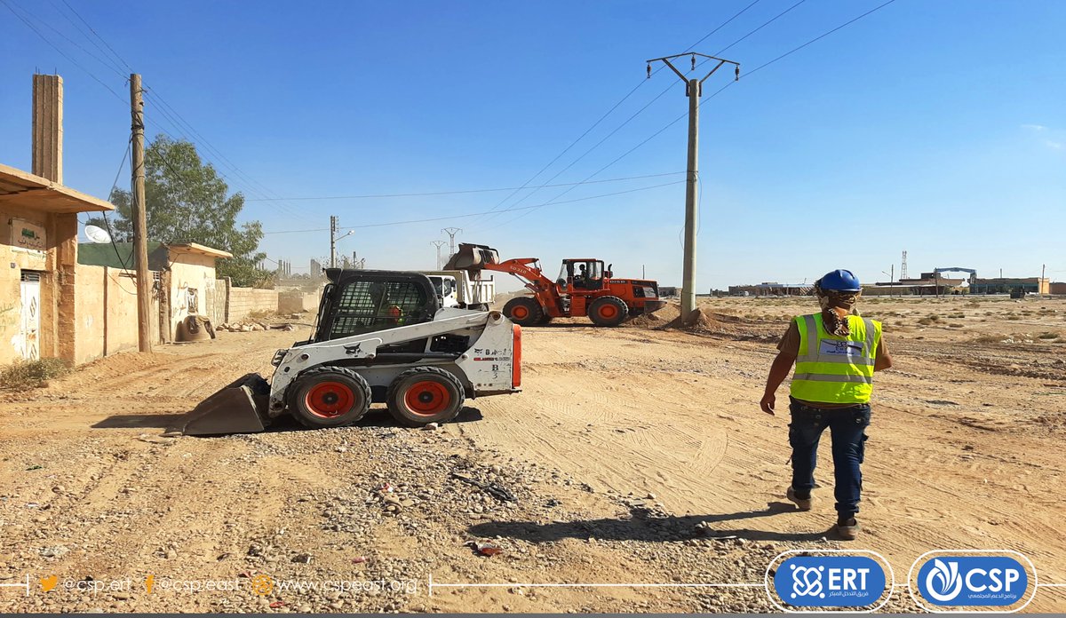 #ERT is cleaning and leveling the road of the park in Al-Kasra town, in #Deir_Ezzour western countryside, in response to the residents' request which they submitted to the team's office