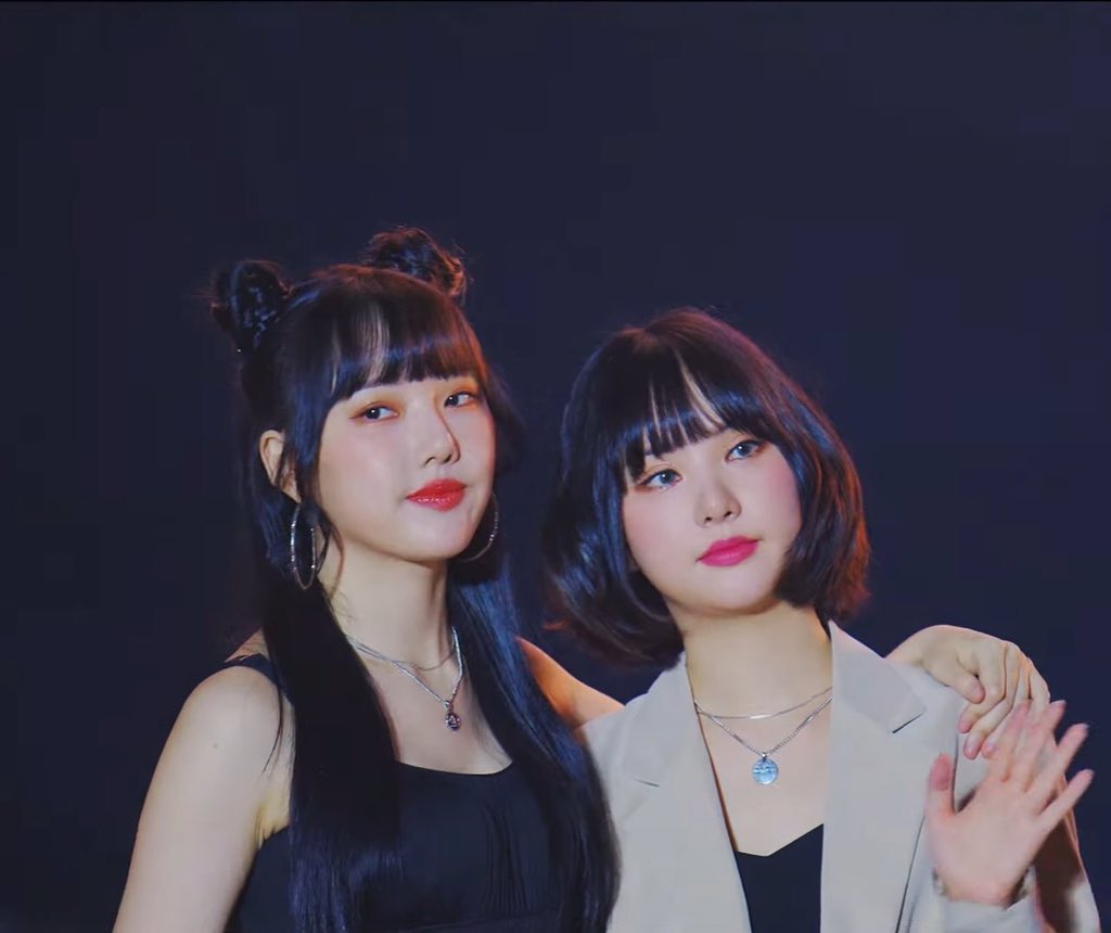 YERIN_SHIRATAMA's tweet photo. ウンリンの時のイェリンの彼氏感何よ。
可愛くもかっこよくもなれるんか?
それともウナが徹底的に彼女感強いだけなんか?
どっちだ、さぁ、どっちだ
#GFRIEND #EUNRIN https://t.co/O6GD155yC9