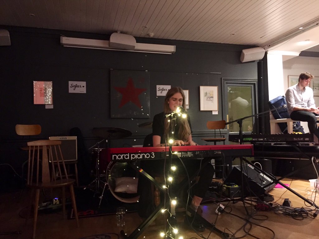 helenharradine's tweet photo. I had a fab time @sofarsounds @SofarLondon last night! It’s been a while since I attended one of these and its basically a secret gig in a secret location showcasing new music so super cool. Line up: Amanda Fondell, Helena Deans and 
Maqac #sofarldn #sofarsounds https://t.co/AFT89ABjSK
