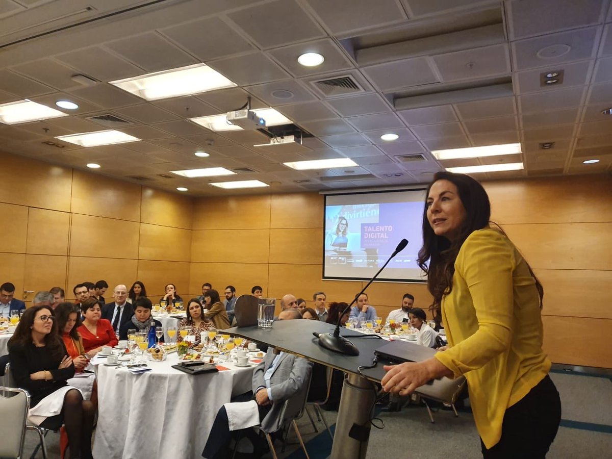 “Estamos construyendo una nueva forma de desarrollar habilidades. Esto no ha sido fácil. Implica transformar el ecosistema de Organismos de Capacitación para que se transformen en Bootcams” <a href="/mretamal/">Mónica Retamal</a> en <a href="/icare_chile/">ICARE</a>