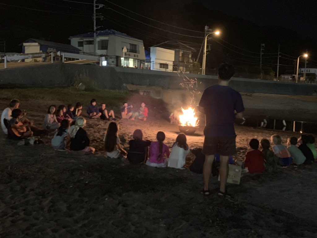 MSTokyoMaple's tweet photo. Making memories and writing them down in our camp journals before bed #MSTelementarycamp https://t.co/bFwg2R0zhZ