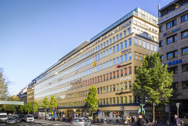 TheLocalSweden's tweet photo. Human-centric buildings are becoming more common in #Stockholm, and have culminated in the city's first rooftop 'meeting place' at #Sveavagen44 as well as new outdoor offices.
https://t.co/FppqlG71hA
#Sponsored by @investstockholm - #Design #Architecture #PropertyDev https://t.co/2qpyLpdgpg