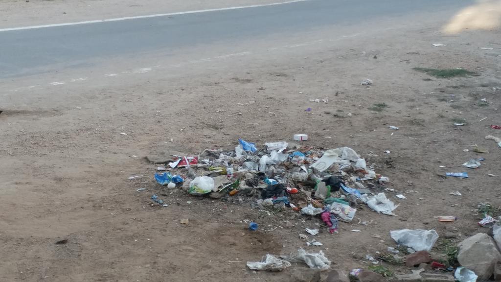 jainul__007's tweet photo. This kind of garbage has been lying outside the house for many days.  The waste car passes through the front but does not pick up the waste. Please take an action immediately.
@swachhbharat https://t.co/AatwJ2lOIh