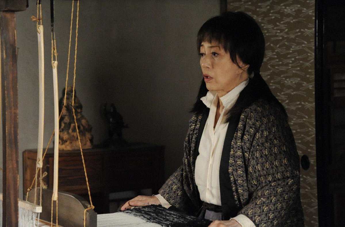 Kamiyamasamitsu 年増の娼婦になったモモ 浅丘ルリ子 顔と首筋は完璧なメイクが施されていたが 手は如何ともし難かったようだ