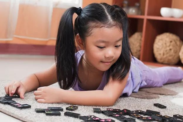 Many children struggle with learning disabilities that can hinder their ability to process and understand information. The following are several practical ways that parents can help a child who struggles with dyscalculia:

childpsych.co.za/barriers-to-le…