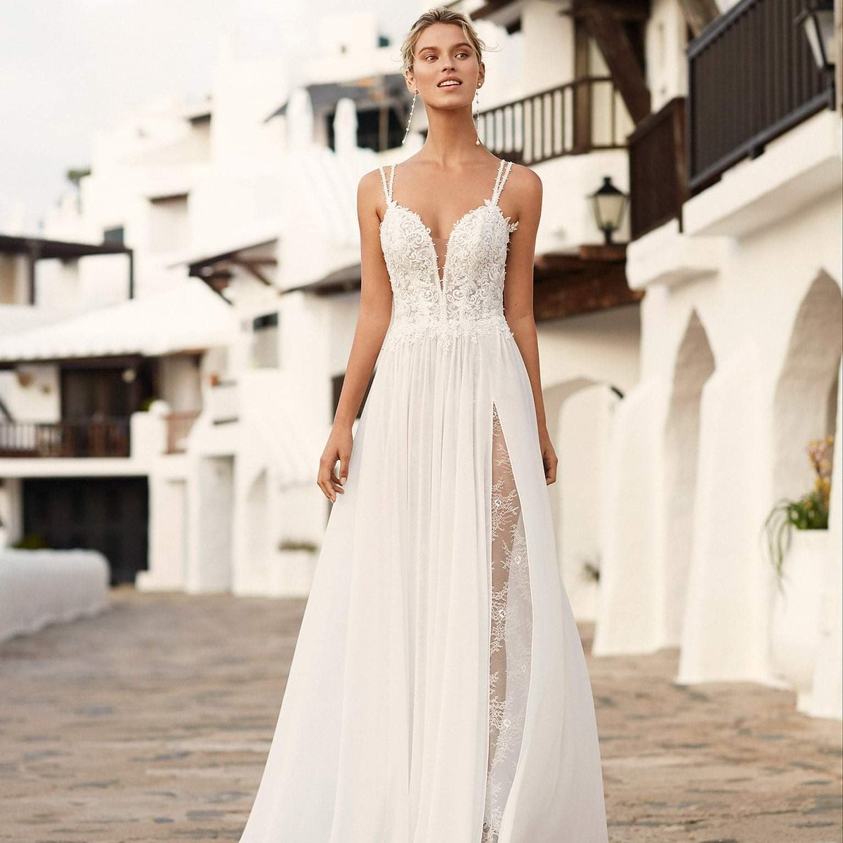 Il tuo #matrimonio si avvicina?
👉 Scegli un abito della collezione #beachwedding! #wedding #vestitodasposa