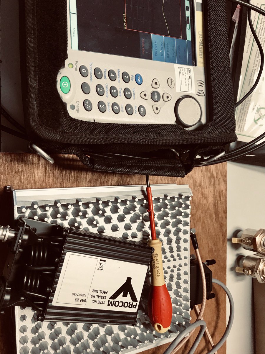 F4CZX's tweet photo. Reprogrammation des réseaux de secours en montagne #securitevanoise #securiteoisansecrins en cours avec une météo qui ne nous épargne pas. Pensez à faire programmer vos postes sur les nouvelles fréquences #sysocomontagne https://t.co/Zoac5Nh1Hc