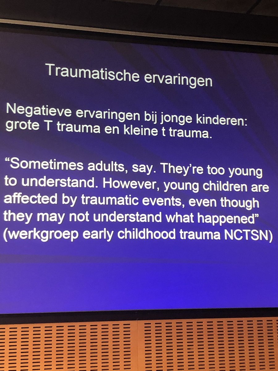 IBicanic's tweet photo. Meest voorkomende traumatische ervaringen bij jonge kinderen. Carlijn de Roos geeft een overzicht tijdens symposium #traunaexperts
Te jong om het echt te begrijpen? Nee hoor, ook zeer jonge kinderen kunnen PTSS hebben https://t.co/3YUUAkW6es