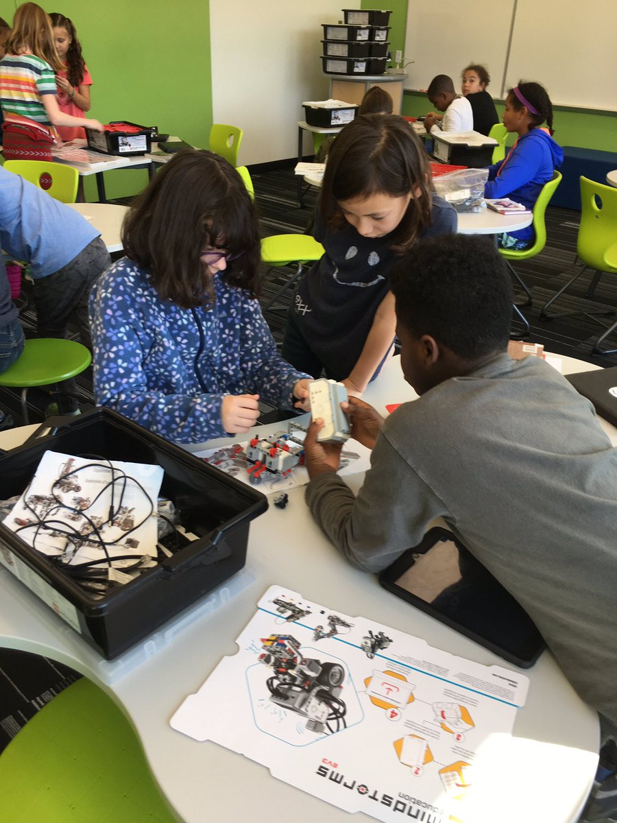 OPLongLib's tweet photo. Building LEGO Mindstorm robots in library class. Partnership! @Oakpark97 @OPEduFoundation #longfellowBears #libraries97 https://t.co/cor7EU43Cc