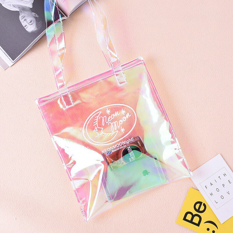giftmefive_'s tweet photo. ✖️ สุ่มแจก! กระเป๋าโฮโลแกรม แค่รี+ฟอล ทวิตนี้ จำนวน 2 ใบ ประกาศผลตอนของถึงไทยค่ะ ✖️

♡ Preorder ♡
〰️ กระเป๋าโฮโลแกรม 

➗price : 200฿
📮ส่ง 30/50฿
📍ปิดรับ 19/10 ( รอของ 15-20 วัน )
✔️สั่งของเมนชั่นจำนวนเลยค่ะ https://t.co/CUxQ5H7a7Q