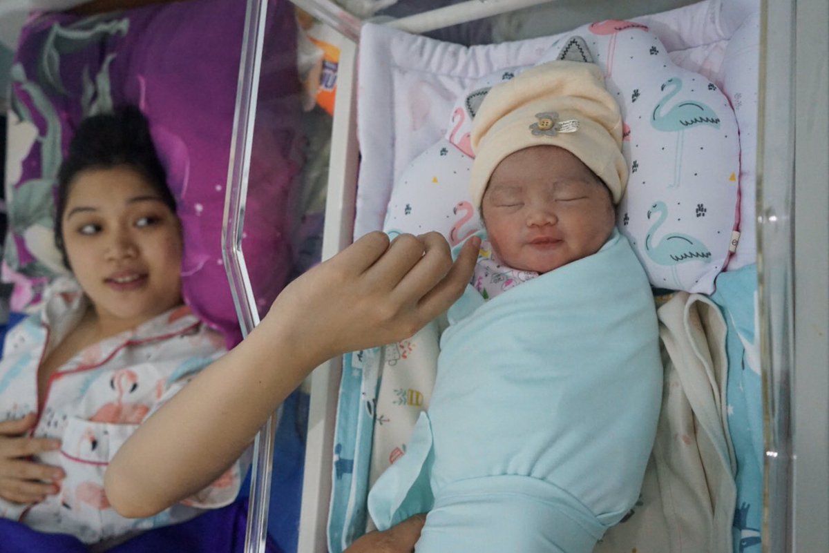 di hari yang sama hari Rabu, di tanggal yang sama tanggal 9 Oktober, telah lahir hadiah ulang tahun terbaik, Seira Dzakiya Arshani.

Seira D. Arshani wanita suci yang cerdas dan beruntung, you have the Will of D.